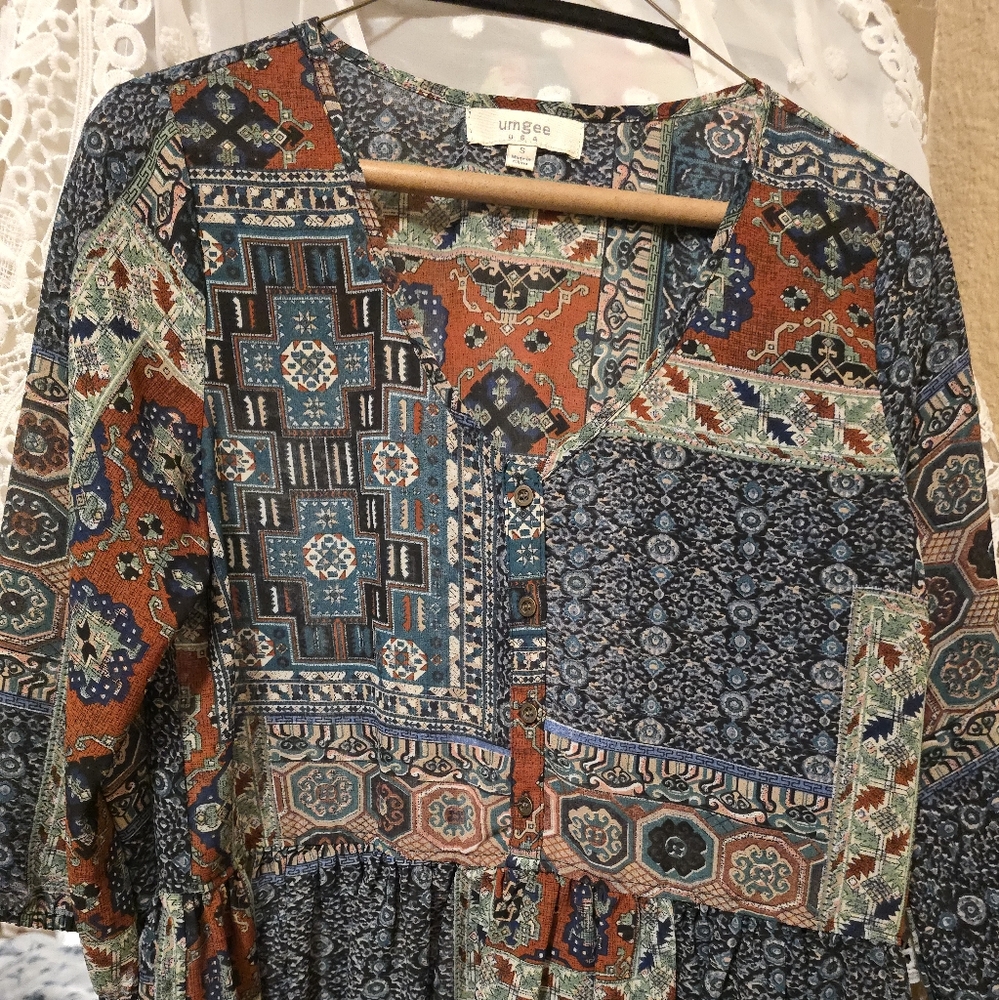 Umgee Multicolor Patterned Top Sz Small. Very Soft Sheer